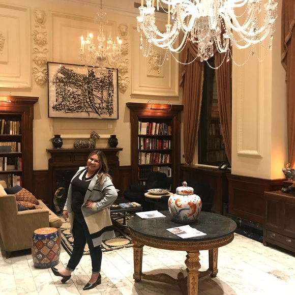 Meet your Posher, Julie - Picture 1 of 1